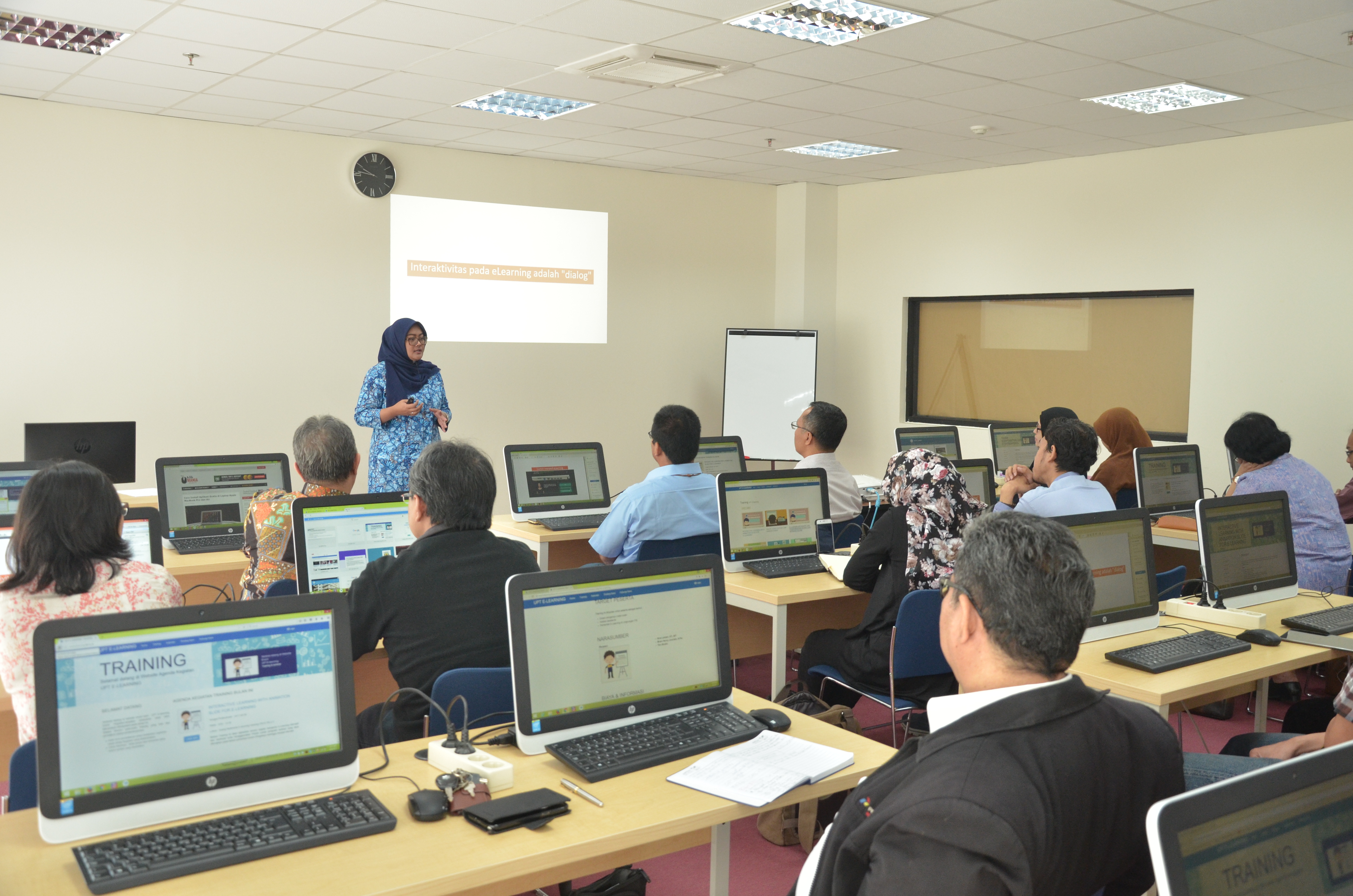 Review Kegiatan Training Interactive Learning With Animation Slide