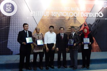4 Akademisi FITB Menerima Penghargaan Dies Natalis ITB ke-58
