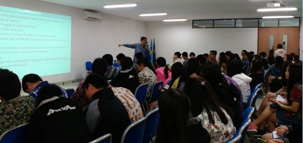 Ceramah Interaktif “Weather and Climate Literacy” oleh Dr. Joko Wiratmo
