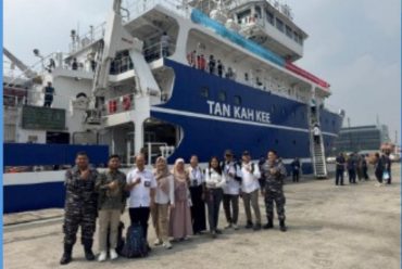 Two ITB Researchers Participate in Ocean Research on a Chinese Ship
