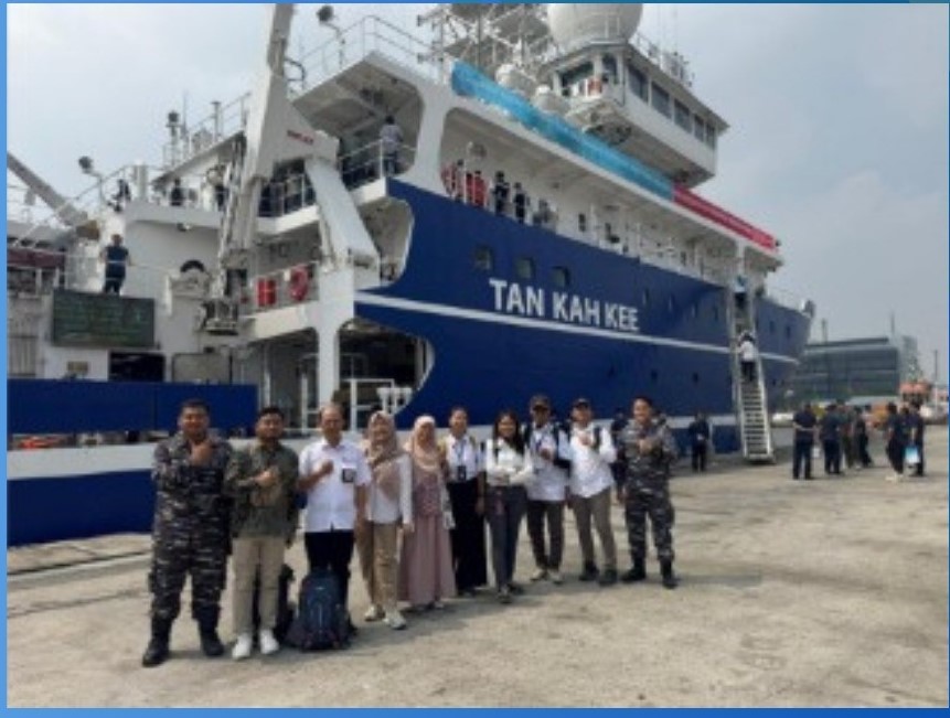 Two ITB Researchers Participate in Ocean Research on a Chinese Ship