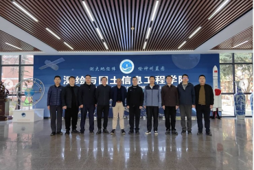 Berdiskusi dengan dekanat, beberapa professor dan ketua IRO Henan Polytechnic University