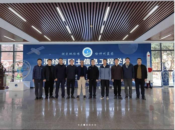 Berdiskusi dengan dekanat, beberapa professor dan ketua IRO Henan Polytechnic University