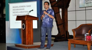 Pembicara II : Dr. Bambang Prijamboedi