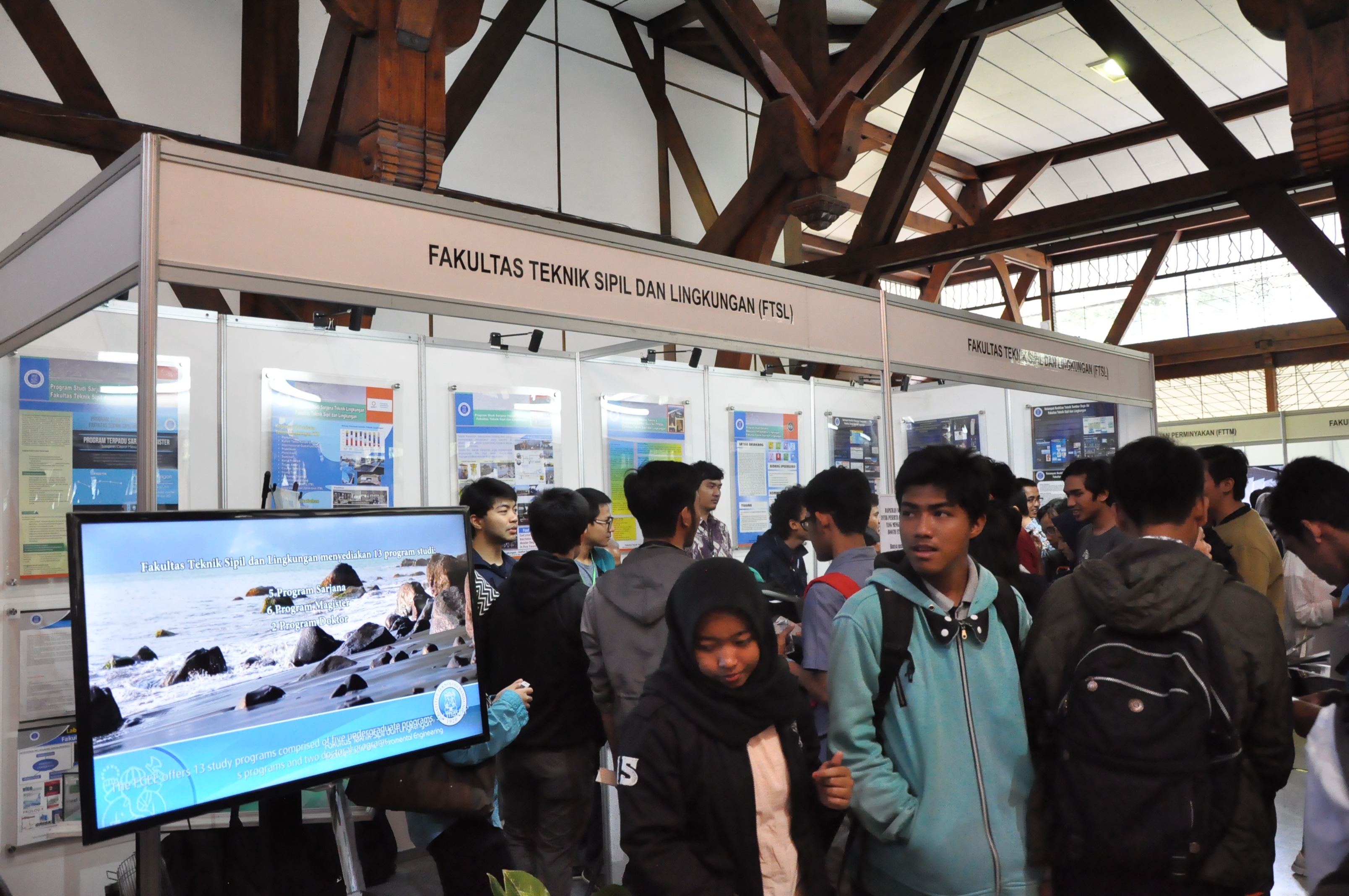 Memperkenalkan Fakultas Teknik Sipil dan Lingkungan  melalui Open House ITB 2017