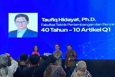 Taufiq Hidayat, Ph.D. Peraih Award Dosen Muda ITB dengan Pulikasi Q1 Terbanyak pada Rentang 2020-2023