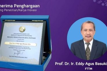 Prof. Ir. Eddy Agus Basuki, M.Sc., Ph.D., IPM. Mendapatkan Penghargaan pada Bidang Penelitian-Karya Inovasi