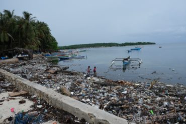 Survei dan Observasi Lapangan Riset di Pulau Selayar: Sampah Plastik di Lautan