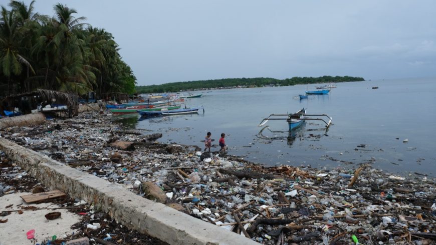 Survei dan Observasi Lapangan Riset di Pulau Selayar: Sampah Plastik di Lautan