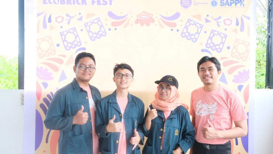 Ecobrick Fest: Pengabdian Masyarakat dalam Rangka Mengatasi Sampah melalui Botol Plastik